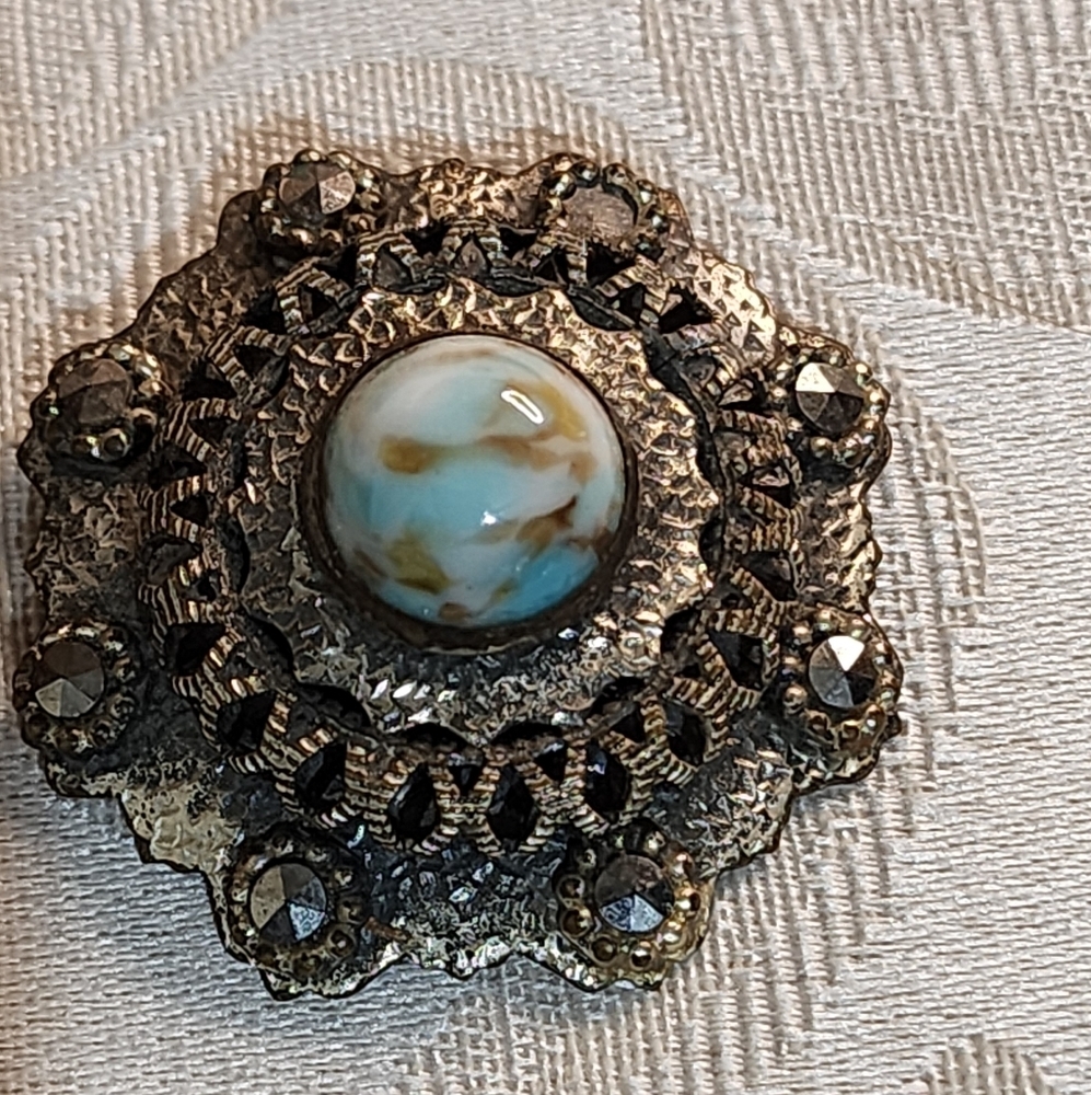 Rare 1930s Art Deco Dress Clip – Marbled Glass Cabochon & Marcasite – Filigree - Picture 2 of 6